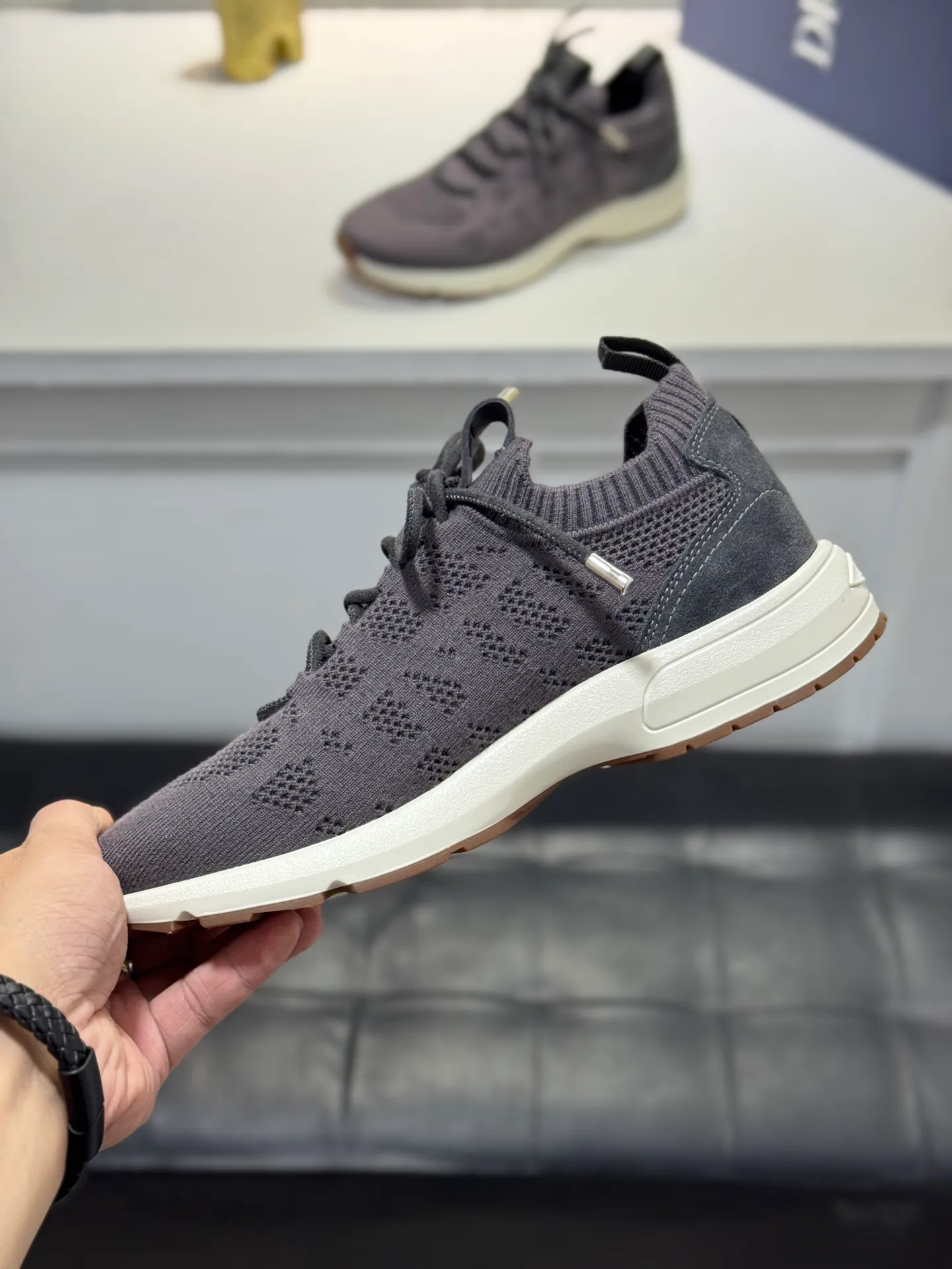 Men's shoes💰400【New style】🎠🎠Dior🔍Top purchasing agent🇮🇹 Di The new super-popular sneakers from the popular sneakers are synchronized with the new counters. The uppers are made of flying woven fabrics, and the logo logo on the tongue is perfectly reproduced with complex craftsmanship that is a must-have for fashionistas. The soles: the original soles are specially provided by the original factory, and the exclusive molded soles are super comfortable. The original factory orders, 🔍🔍multiple colors are available, you can go in and out of the counter at will, welcome to compare, a must-have for fashionable men. Code number: 38-44 (45 customized